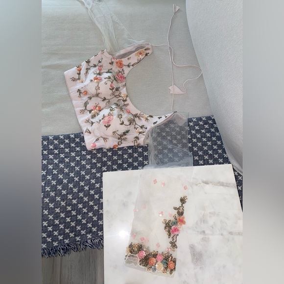 Beautiful White Saree with blush pink blouse - Picture 6 of 8